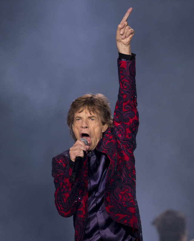 Mick Jagger performs during The Rolling Stones‘ “Ole Tour“ at Foro Sol in Mexico City on March 14. (AP-Yonhap)