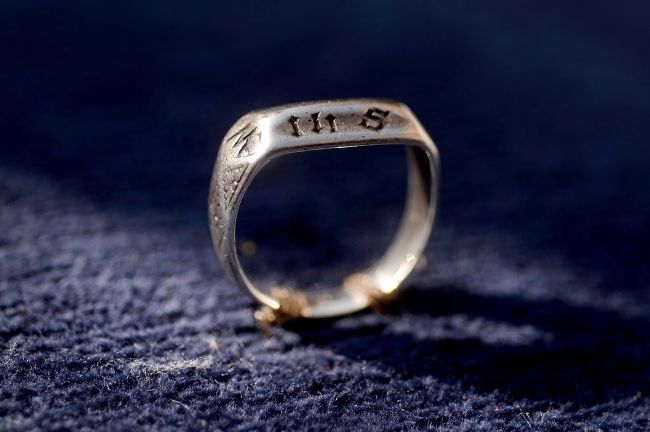 A 15th-century ring believed to have been owned by the French heroine Joan of Arc is seen on a cushion during a ceremony on March 20 at the Puy du Fou historical theme park in Les Epesses, western France. (AFP-Yonhap)