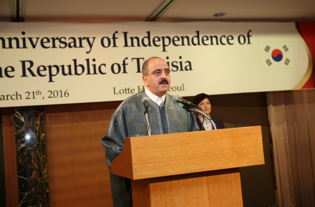 Tunisian Ambassador Mohamed Ali Nafti (left) speaks in front of Korean Minister of Gender Equality and Family Kang Eun-hee at a National Day reception at Lotte Hotel on March 21. (Tunisian Embassy)