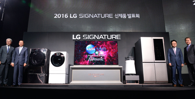 (From left) LG Electronics’ home appliance chief Cho Seong-jin, TV chief Kwon Bong-suk, domestic sales chief Cho Sang-kyu and chief technology officer Ahn Seong-kwon pose with the company’s LG Signature lineup at a launching event in Seoul on Monday. (LG Electronics)