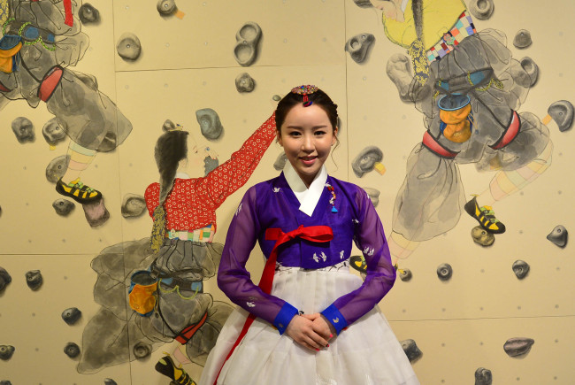 Artst Kim Hyun-jung poses for a photo at her solo exhibition in Insa-dong, Seoul, on Monday. (Yoon Byung-chan/The Korea Herald)