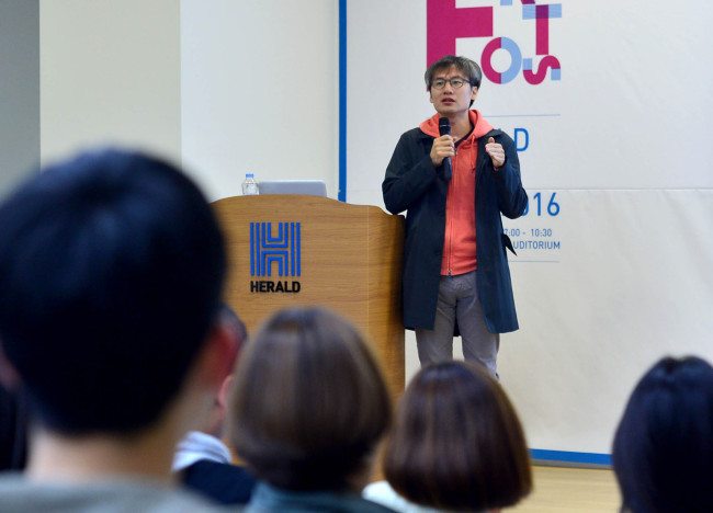 Kookmin University professor Choi Seung-joon speaks at a preview lecture for the upcoming 2016 Herald Design Tech workshop at Herald Square in Seoul on Monday. (Yoon Byung-chan/The Korea Herald)