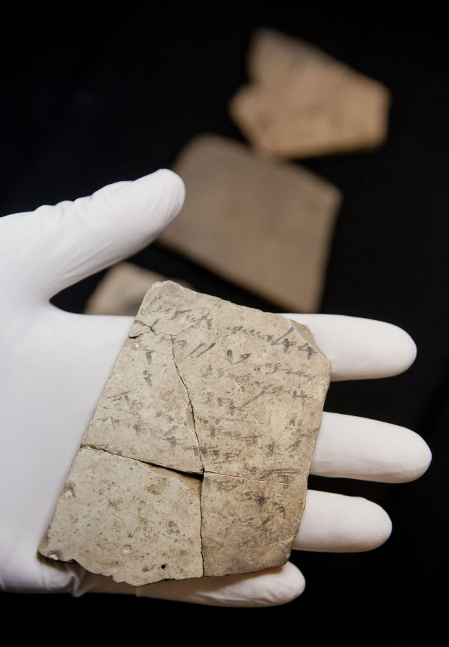 Letters inscribed on pottery, known as ostracons, which were unearthed in an excavation of a fort in Arad, Israel, and dated to about 600 B.C. shortly before Nebuchadnezzar's destruction of Jerusalem, are seen in Israel Museum in Jerusalem Tuesday. (AP-Yonhap)