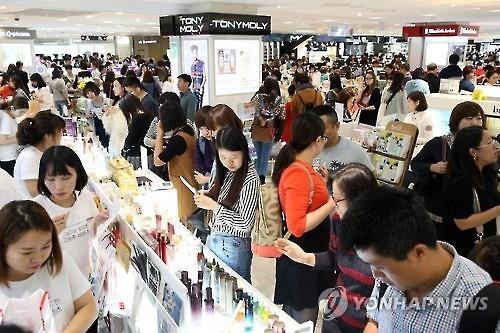 Lotte Department Store in Myeongdong (Yonhap)