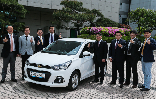 GM Korea said Thursday it formed a partnership with SOCAR, a car-sharing service company, as part of its marketing efforts. With the partnership, the carmaker will provide more than 700 GM cars including its Chevrolet Spark minicars to SOCAR. (GM Korea)