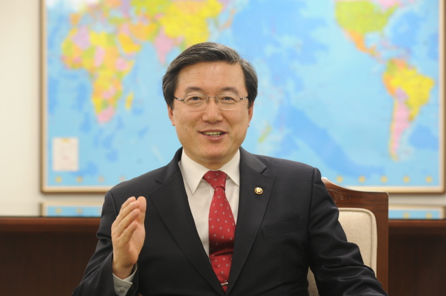 Small and Medium Business Administration head Joo Young-sup (SMBA)