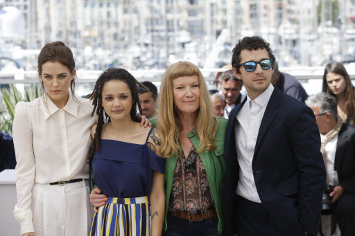 From left, actors Riley Keough, Sasha Lane, director Andrea Arnold and Shia Labeouf pose during a photo call for the film “American Honey” at the 69th international film festival, Cannes, southern France, on Sunday. (AP-Yonhap)