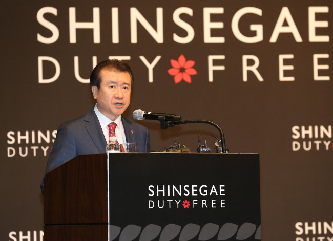 Shinsegae DF CEO Sung Yong-mok speaks to reporters at the Westin Chosun Hotel in Jung-gu, Seoul, on Wednesday. (Yonhap)