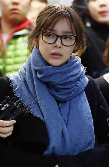Actress Park Si-yeon files for