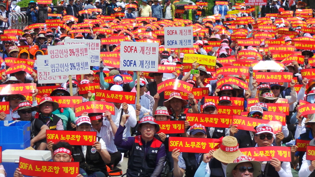 USFK Korean Employees Union holds a rally calling for their job security in front of the War Memorial of Korea in Yongsan, Seoul, Saturday. (USFK Korean Employees Union)