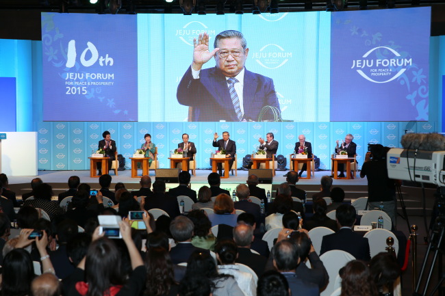 Politicians, academics and other participants attend the 10th Jeju Forum in 2015 at the Haevichi Hotel & Resort in Seogwipo, Jeju.