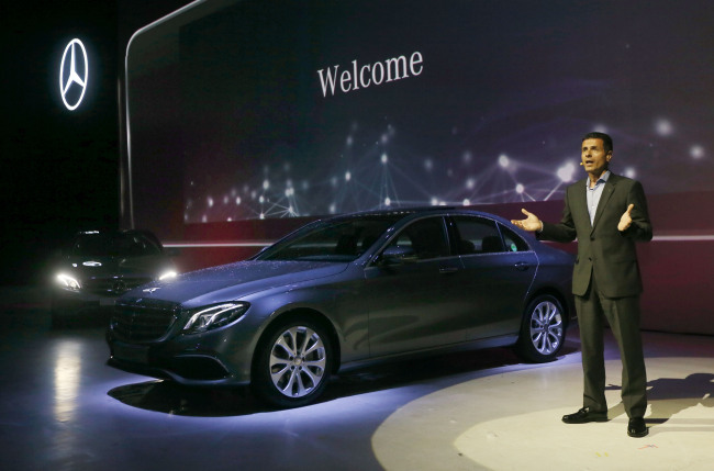 Mercedes-Benz Korea CEO Dimitris Psillakis presents the new E-Class at a media preview event at Wangsan Marina, Incheon, Tuesday. (Mercedes-Benz Korea)