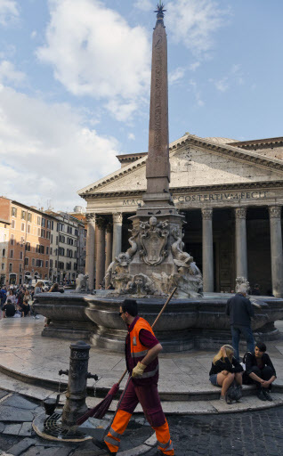 A street cleaner sweeps around the Funtain of the Pantheon in downtown Rome, on Tuesday. (AP-Yonhap)