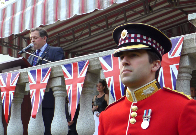 British Ambassador Charles Hay (left) speaks at a reception marking the 90th birthday of Queen Elizabeth II at the embassy in Seoul on Thursday. (Joel Lee / The Korea Herald)