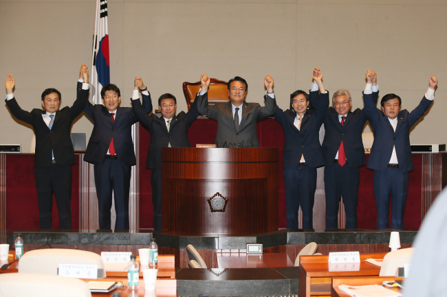 New chairpersons belonging to the ruling Saenuri Party to head standing committees pose after their election during the party‘s general assembly on Monday. (Saenuri Party)