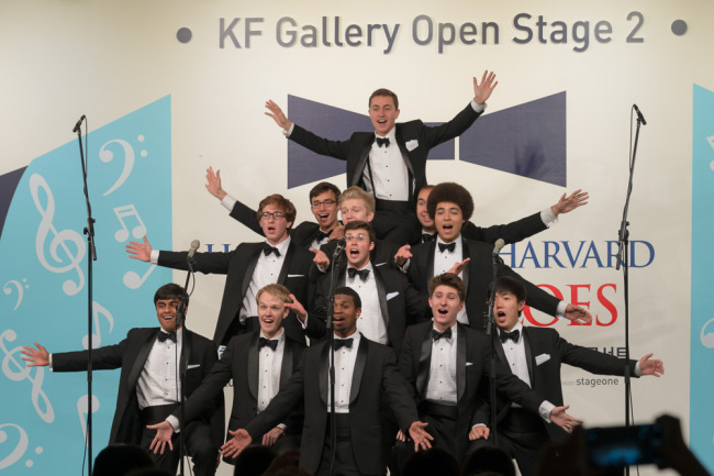 Members of the Harvard Krokodiloes, the university’s oldest a cappella singing group, perform at the Korea Foundation Gallery in Seoul on Tuesday night. (Korea Foundation)