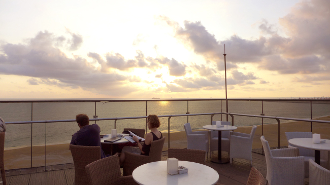 A hotel terrace overlooking the Indian Ocean in Colombo (Joel Lee / The Korea Herald)