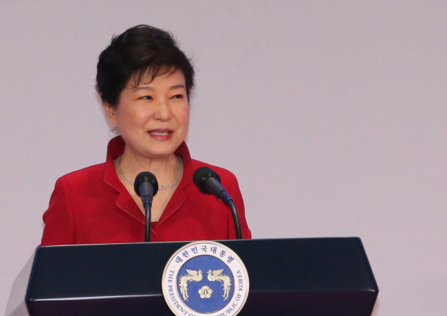 President Park Geun-hye speaks during the opening ceremony of an exhibition to showcase government efforts to improve services for citizens at COEX in southern Seoul on June 20. (Yonhap)