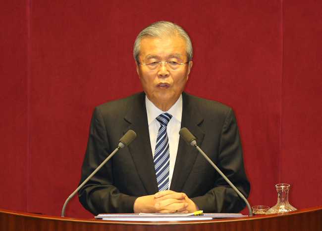 im Chong-in, the interim head of the Minjoo Party of Korea, speaks at the Seoul-based National Assembly on June 21. (Yonhap)