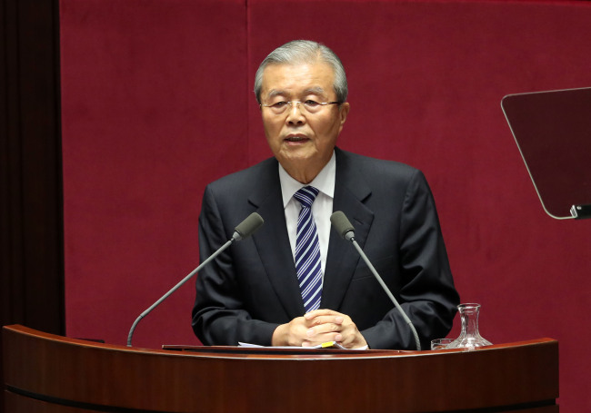 The Minjoo Party of Korea chief Rep. Kim Chong-in delivers his speech at the National Assembly on Tuesday. (Park Hae-mook/The Korea Herald)