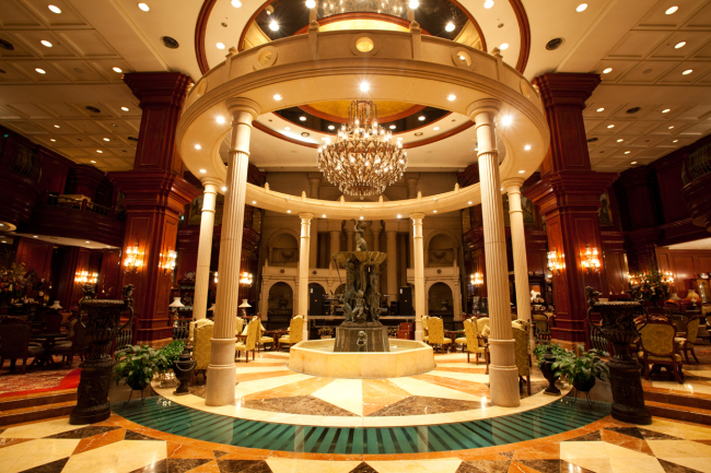 The lobby of Imperial Palace Seoul features a luxurious ivory gazebo and a stone fountain at its center. (Imperial Palace Seoul)