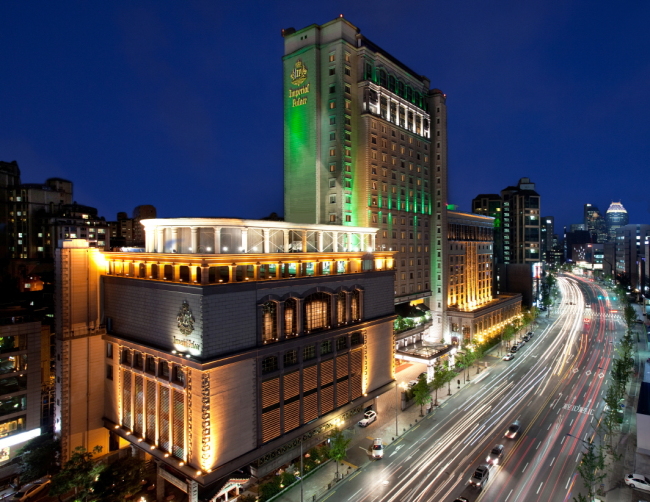 A nighttime exterior view of Imperial Palace Seoul (Imperial Palace Seoul)