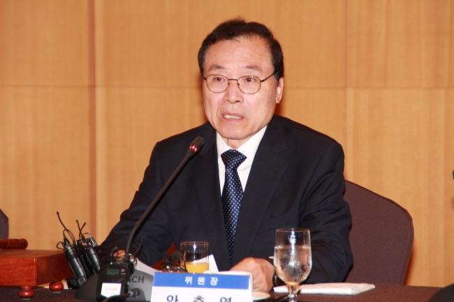 Ahn Choong-yong, chairman of the Korean Commission for Corporate Partnership