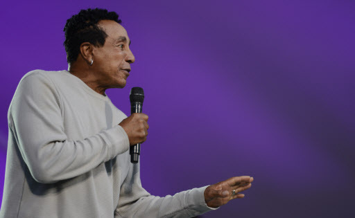 Smokey Robinson performs during ”A Capitol Fourth - Rehearsals on the West Lawn“ of the U.S. Capitol in Washington, D.C., Sunday. (UPI-Yonhap)