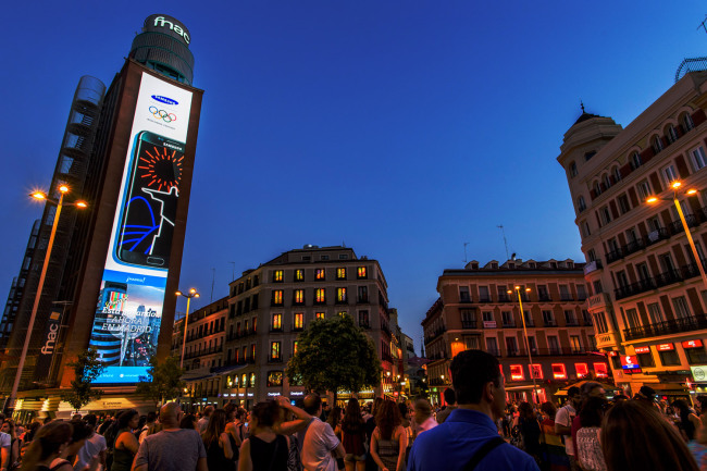 Samsung Electronics’ huge light-emitting diode signage installed at the Plaza Callao in Madrid, Spain / Samsung Electronics