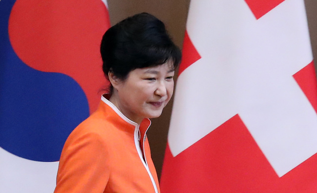 President Park Geun-hye attends a summit with her Swiss counterpart Johann Schneider-Ammann at her office Cheong Wa Dae on July 13.(Yonhap)