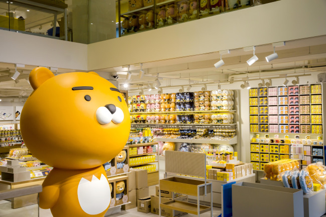 Customers look around the newly opened Kakao Friends Flagship Store in Gangnam, southern Seoul (Kakao)