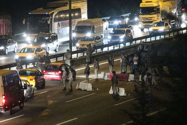 Turkish military control a road in Istanbul on Saturday after Turkish troops launched a coup. (AFP-Yonhap)
