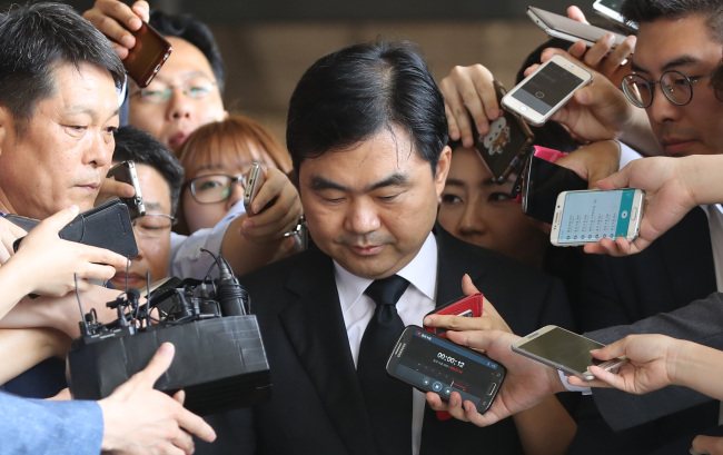 Jin Kyung-joon appears for questioning at the prosecutors’ office on Thursday. Yonhap