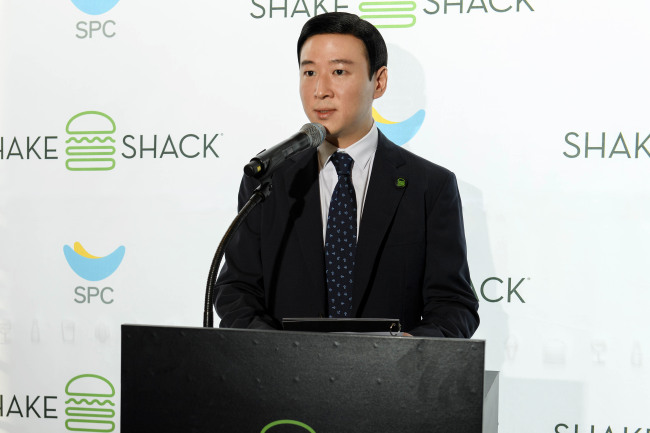 SPC’s executive managing director Hur Hee-soo speaks at a press conference held at Shake Shack’s first outlet in Seoul, Korea on Tuesday. (SPC Group)