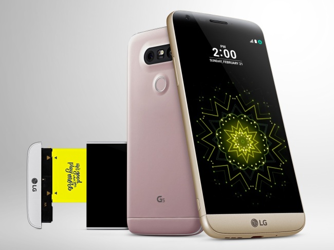 LG G5 that features a dual camera