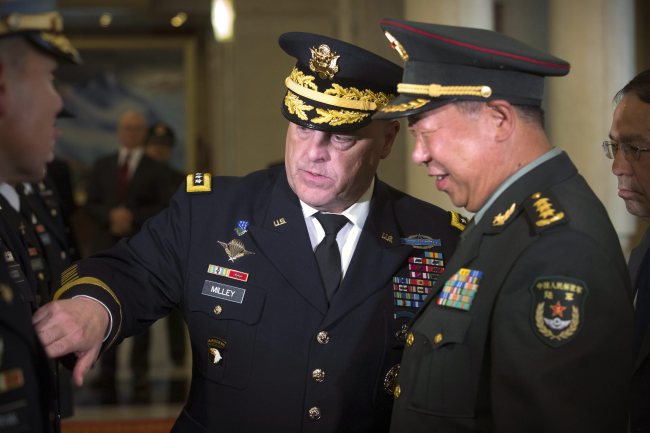 US Army Chief of Staff Gen. Mark Milley (left) introduces members of his staff to China’s People’s Liberation Army Gen. Li Zuocheng during a welcome ceremony at the Bayi Building in Beijing, Wednesday. (Yonhap)