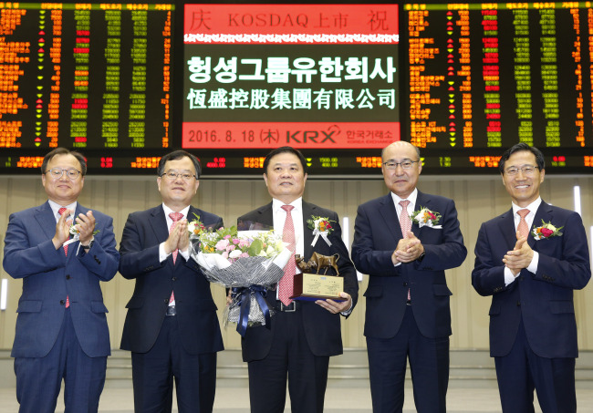 Heng Sheng Holding Group’s Chairman Hui Man-Kit (third from left) poses with Korea Exchange officials. KRX