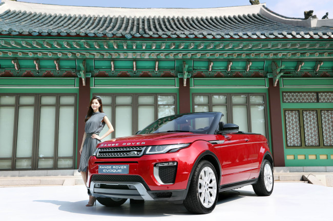 Jaguar Land Rover Korea hosts a showcase for the Range Rover Evoque Convertible, the world’s first compact SUV convertible, slated for launch in Korea in September, at Yeong Bin Gwan, Hotel Shilla in central Seoul on Wednesday. (Yonhap)