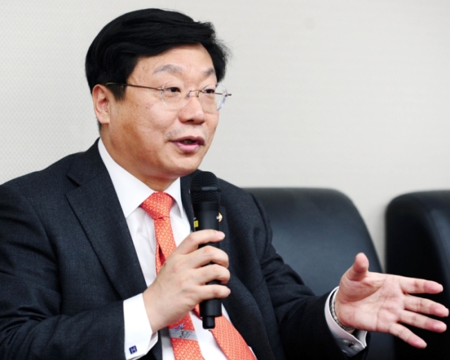 Minister of Trade, Industry and Energy Joo Hyung-hwan