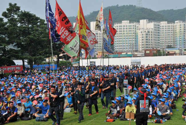 Hyundai Motor unionzed members on strike.