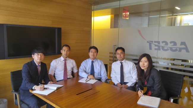 Mirae Asset officials who manage an overseas bond fund pose at their New York office. (Mirae Asset)