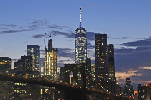 The lower Manhattan skyline, including One World Trade Center and the Brooklyn Bridge, on Aug. 19. (AP-Yonhap)