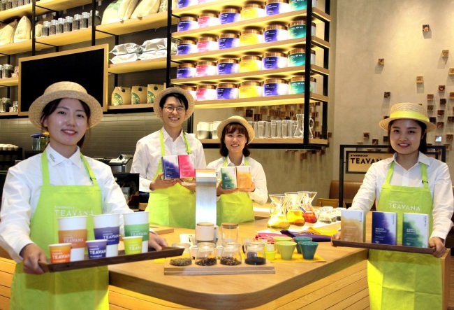 Starbucks Coffee Korea staff promote Starbucks Teavana at the Starfield Hanam GL store on Thursday. (Starbucks Coffee Korea)