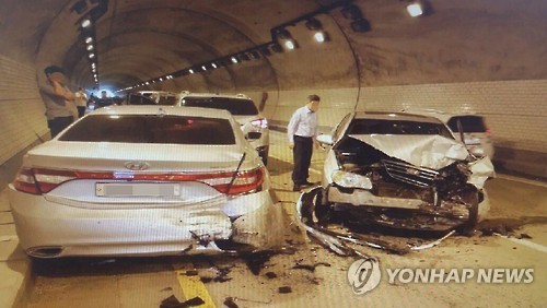 This Sept. 2, photo from Namyangju Police is from the scene of a 11-car chain collision inside a tunnel of the city just north of Seoul. (Yonhap)