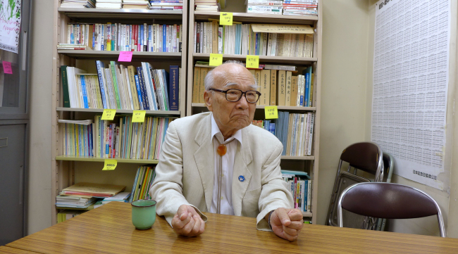 Terumi Tanaka, secretary general of the Japan Confederation of Atomic and Hydrogen Bomb Sufferers’ Organization, speaks to The Korea Herald at the organization’s office in Tokyo about the horrors of the atomic bombing he experienced as a child in Nagasaki, Japan, on Aug. 9, 1945. (Joel Lee/The Korea Herald)