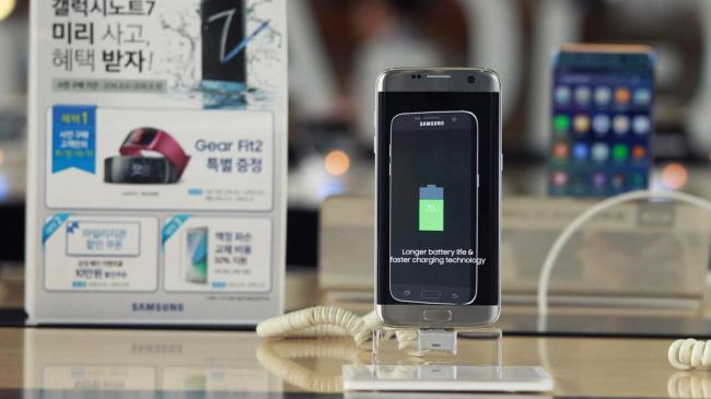 A Samsung Galaxy Note 7 smartphone is displayed at a Seoul retail shop.