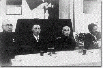 The farewell meeting of the Korean Provisional Government held in November 1945, with Chiang Kai-shek (third from left) and Kim Goo (second from left)