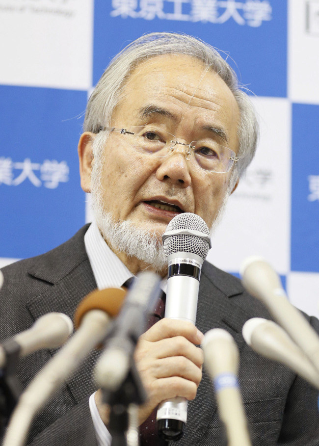 Japanese scientist Yoshinori Ohsumi speaks during a press conference in Tokyo on Monday. (Yonhap)