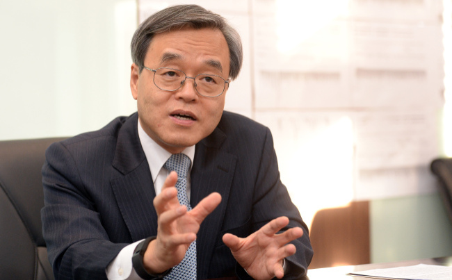 SNU-SMI Director and Macrogen Chairman Seo Jeong-sun (Ahn Hoon/The Korea Herald)