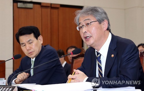 Chae Yi-bae of opposition People's Party speaks up about sell-stock-off during a parliamentary audit. (Yonahp)